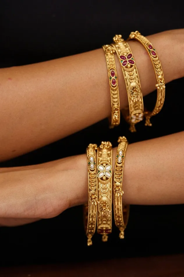 attrangi Bracelets Kavia Slim Gold Bangle Set Sone Pe Suhaga Collection attrangi Bracelets Kavia Slim Gold Bangle Set Sone Pe Suhaga Collection