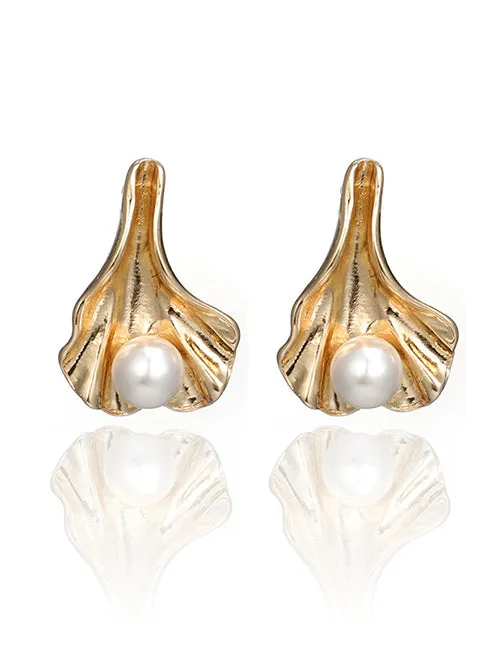 02 E865 Gold Shell with Pearl Earrings Earrings