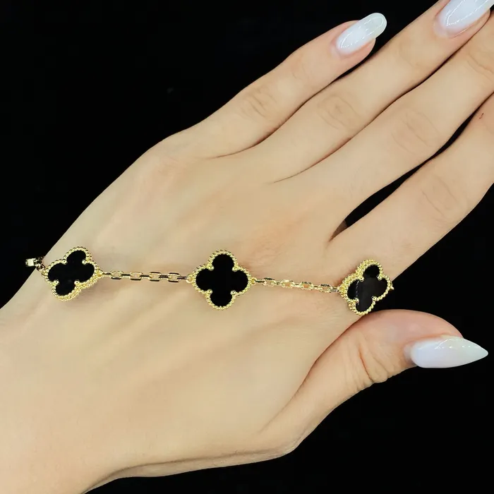 Bracelets Diamond Source NYC Fashion 18k Yellow Gold Bracelet with Black Onyx