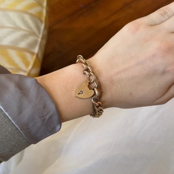 Croghans Bracelets Victorian 9K Gold Heart Padlock Repouss Curb Link Bracelet