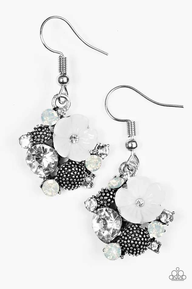 Earrings Paparazzi Jewelry Paparazzi Earring Lily Valleys White