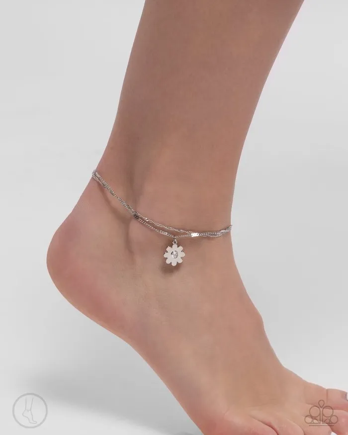 Paparazzi Bracelet Blossoming Breeze White Paparazzi Jewelry Bracelets