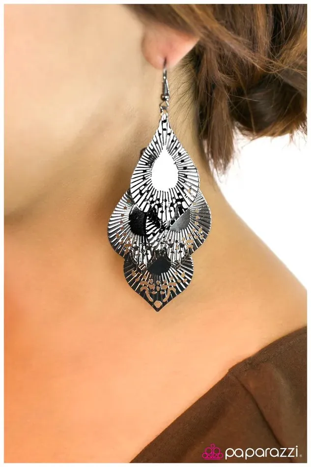 Paparazzi Jewelry Earrings Paparazzi Earring From Dusk Til Dawn Black