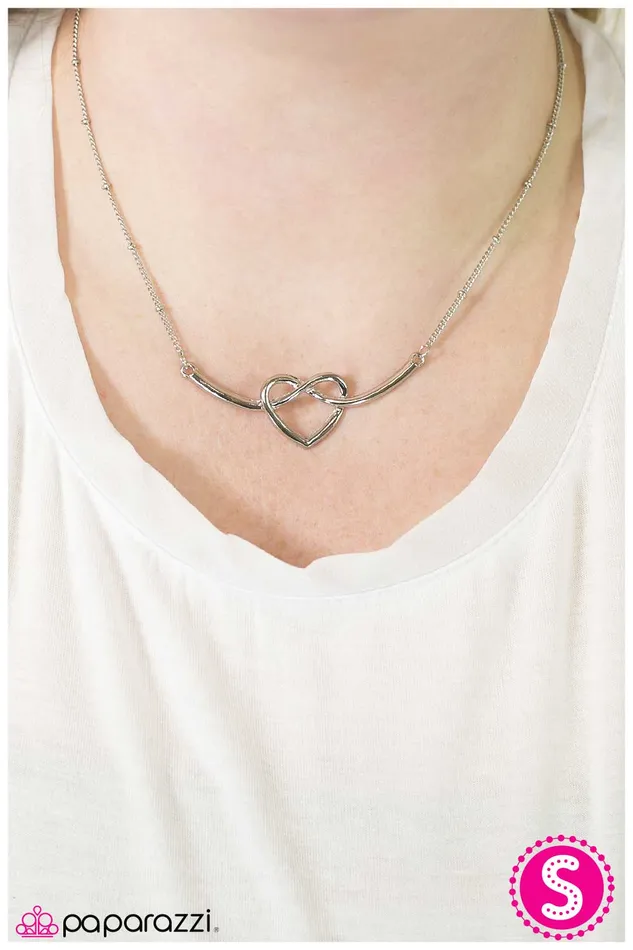 Paparazzi Jewelry Necklaces Paparazzi Necklace Open Your Heart Silver