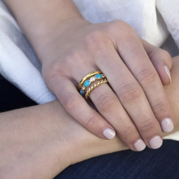 Single Stone 18K Yellow Gold Large Lara Band Single Stone Rings