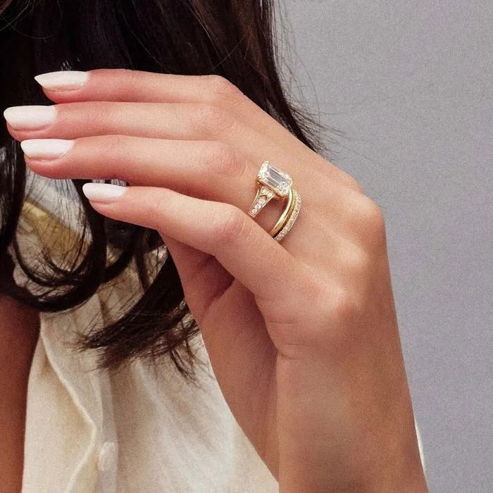 Single Stone Small Leda Band Single Stone Rings
