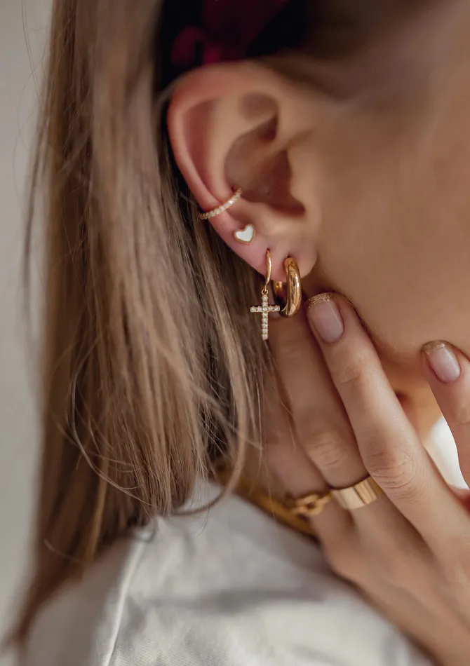 Hey Happiness Earrings Shell Heart Stud Earrings Gold Hey Happiness Earrings Shell Heart Stud Earrings Gold