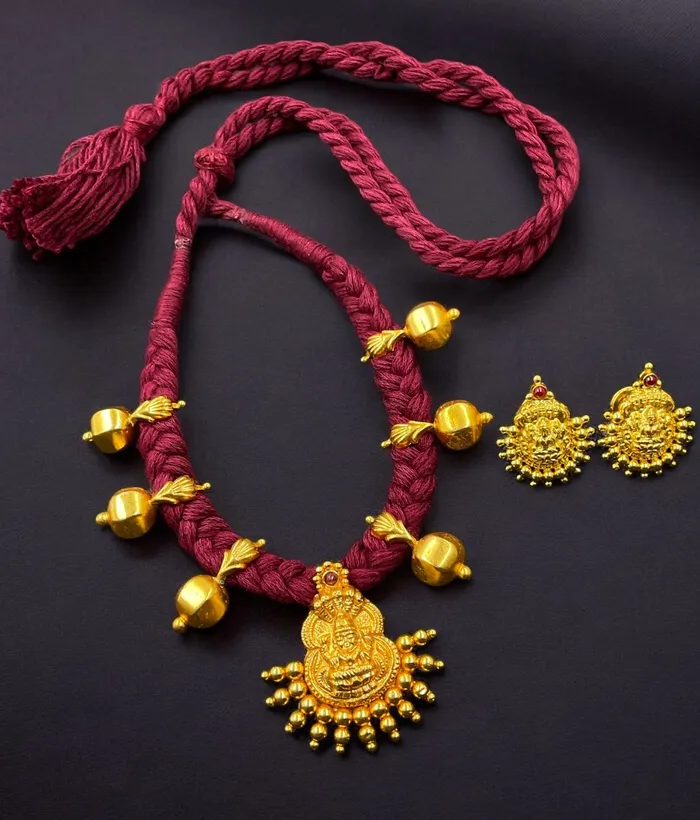 Necklaces Silversmith The Vibhin Silver Lakshmi Thread Necklace