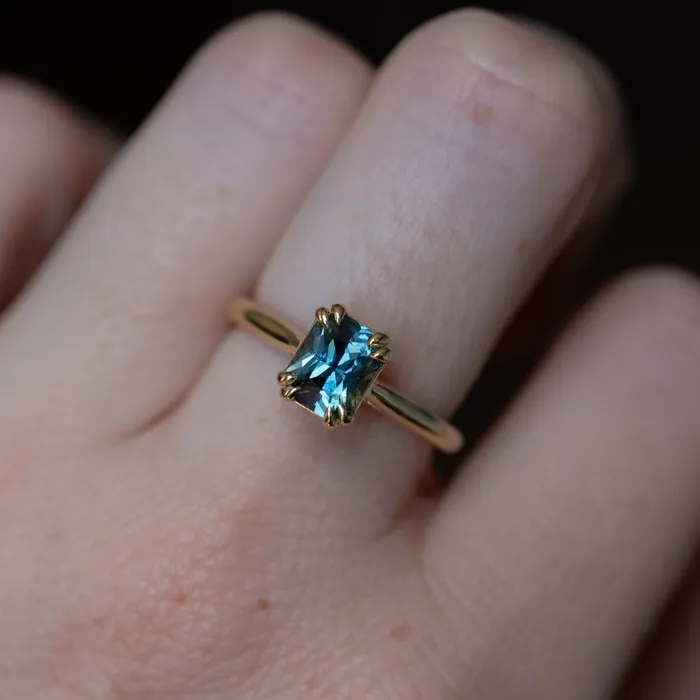 Anueva Jewelry PreStyled Sets 168ct Radiant Cut Ocean Blue Teal Sapphire Cathedral Double Prong Solitaire in 18k Yellow Gold
