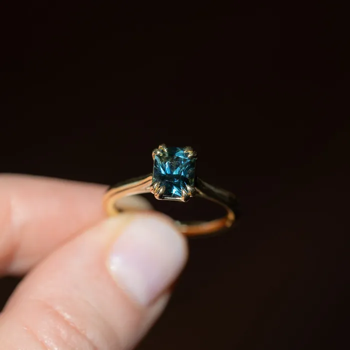 Anueva Jewelry PreStyled Sets 168ct Radiant Cut Ocean Blue Teal Sapphire Cathedral Double Prong Solitaire in 18k Yellow Gold