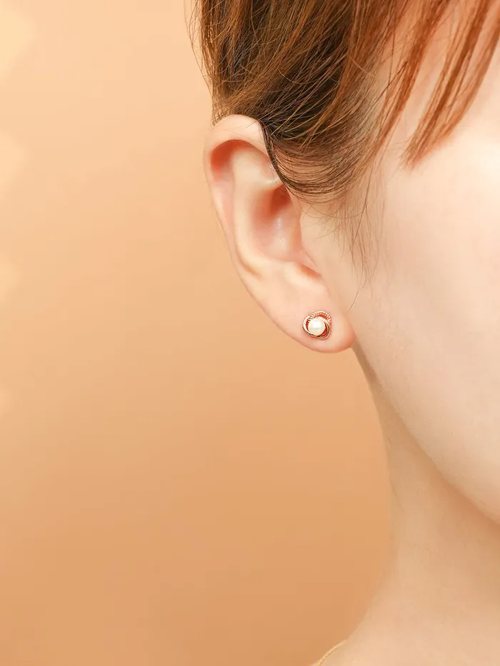 Earrings 14K Gold Freesia Pearl Cartilage Earring 18G16G MinimalBijoux