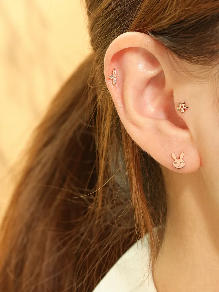 Earrings MinimalBijoux 14K Gold Maple Leaf Cartilage Earring 20G