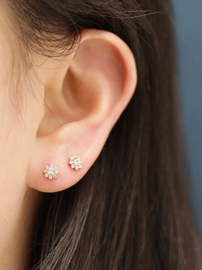 Earrings MinimalBijoux 14K Gold Mini Sun Flower Cartilage Earring 20G18G