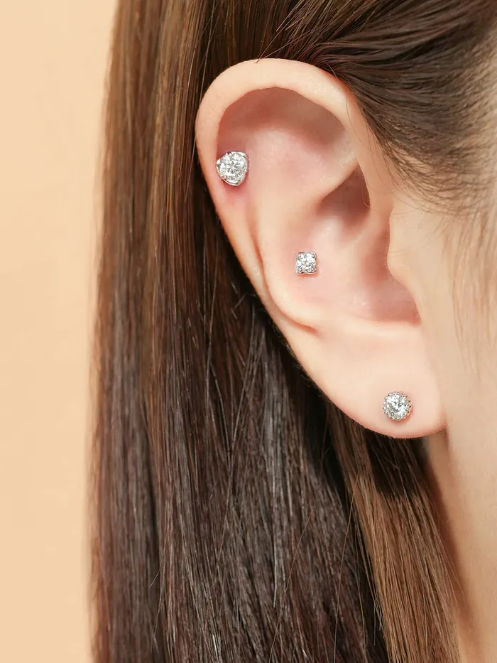 Earrings MinimalBijoux 14K Gold Moissanite Echo Cartilage Earring 20G18G16G