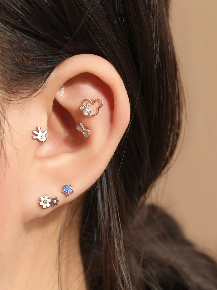 Earrings MinimalBijoux 14K Gold Oasis Star Cartilage Earring 20G