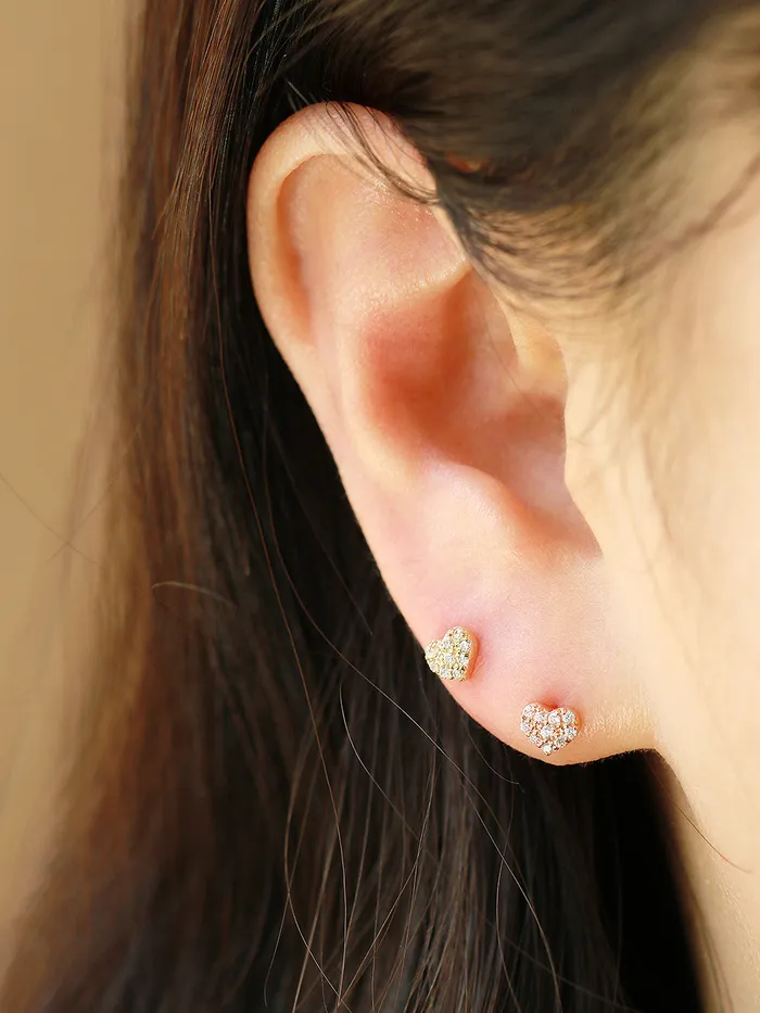 MinimalBijoux 14K Gold Mini Volume Cubic Heart cartilage earring 20g Earrings