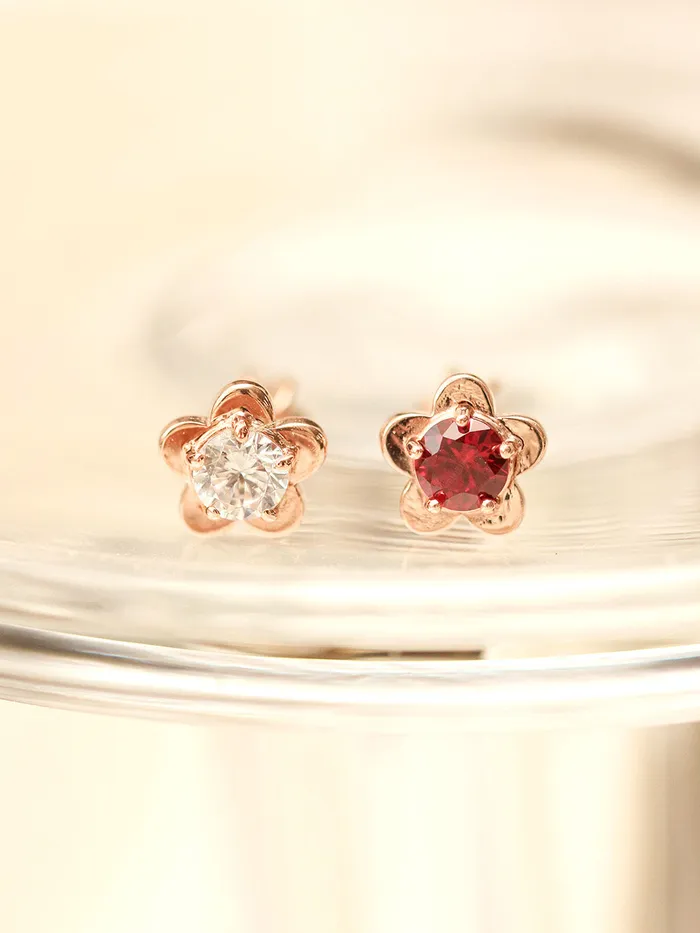 MinimalBijoux 14K Gold Rough Diamond CZ Flower Cartilage Earring 18G16G Earrings