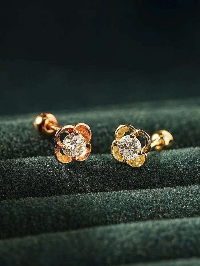 MinimalBijoux Earrings 14K Gold Cosmos Flower Moissanite Cartilage Earring 20G18G16G