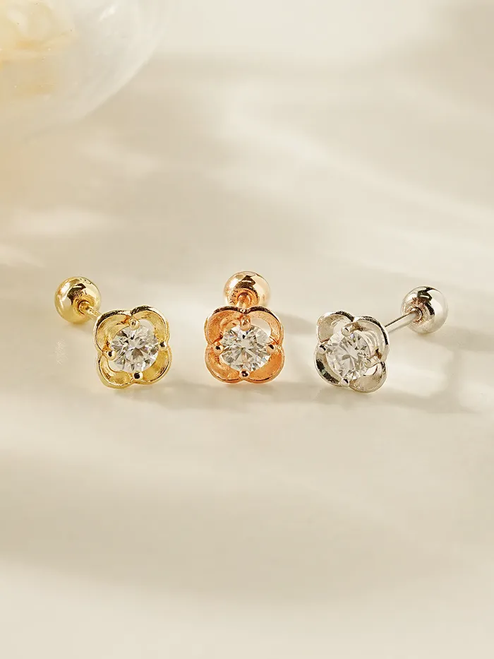 MinimalBijoux Earrings 14K Gold Cosmos Flower Moissanite Cartilage Earring 20G18G16G