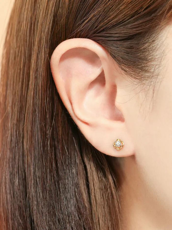 MinimalBijoux Earrings 14K Gold Cosmos Flower Moissanite Cartilage Earring 20G18G16G
