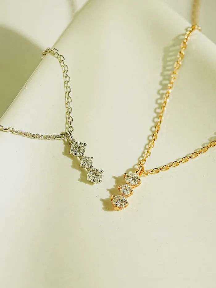 MinimalBijoux Necklaces 14K 18K Gold Moissanite Moissanite Radi Bar Necklace