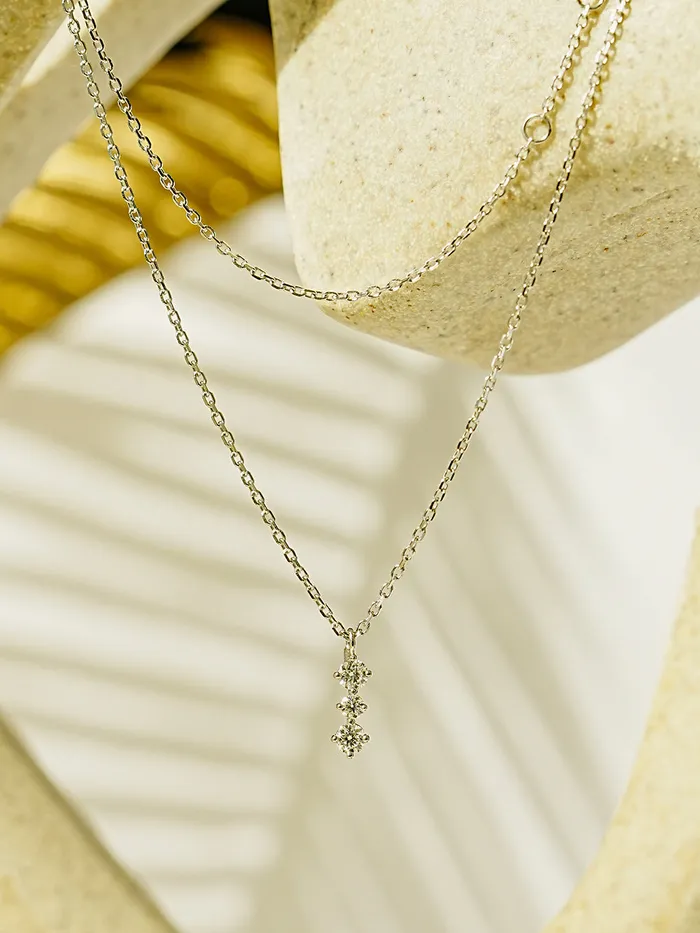 MinimalBijoux Necklaces 14K 18K Gold Moissanite Moissanite Radi Bar Necklace