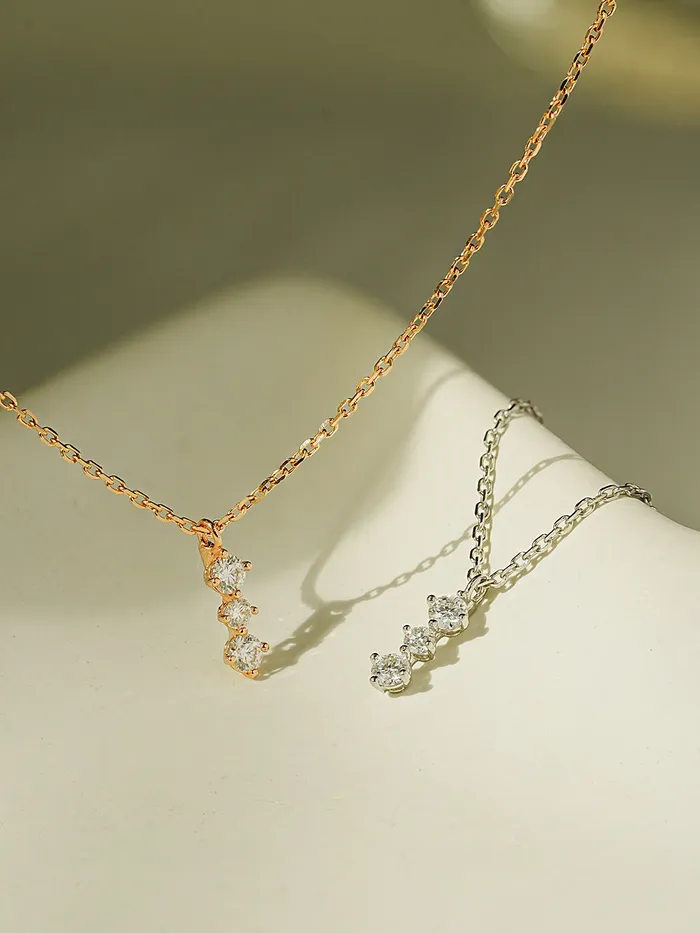 MinimalBijoux Necklaces 14K 18K Gold Moissanite Moissanite Radi Bar Necklace