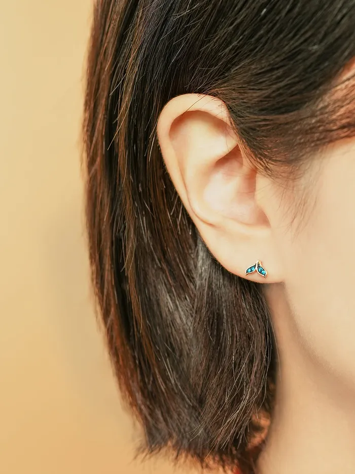 MinimalBijoux PreStyled Sets 14K Gold Whale Tale Cubic Internally Threaded Labret Piercing 18G16G