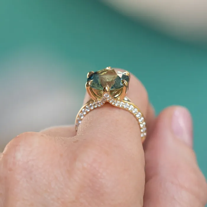PreStyled Sets Anueva Jewelry 685ct Parti Sapphire Diamondstudded Six Prong Split Shank Solitaire in 18k Yellow Gold