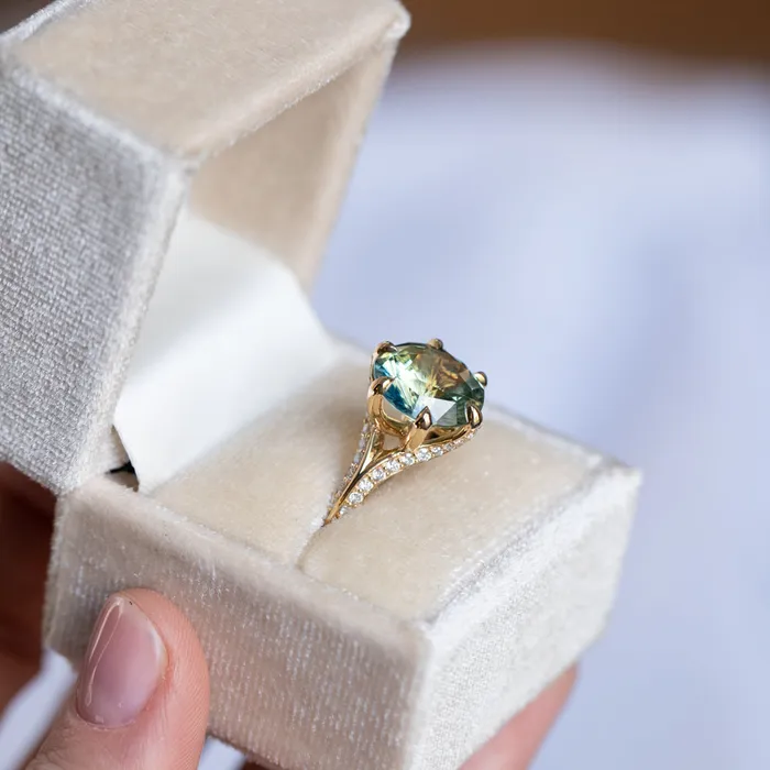PreStyled Sets Anueva Jewelry 685ct Parti Sapphire Diamondstudded Six Prong Split Shank Solitaire in 18k Yellow Gold