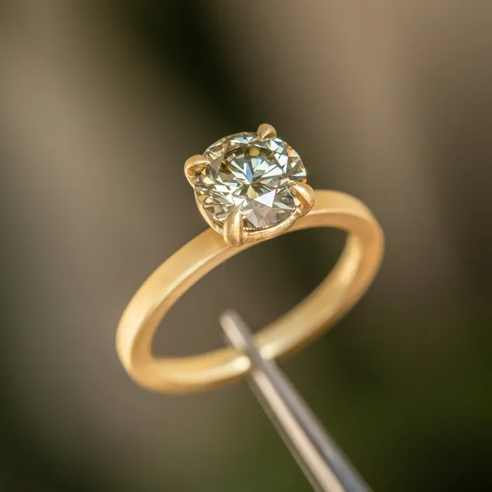 Pristine Gemstones Rings 171ct Round GIA Fancy Dark GreenGrey Diamond Flat Band 4 Prong Solitaire in 18k Yellow Gold