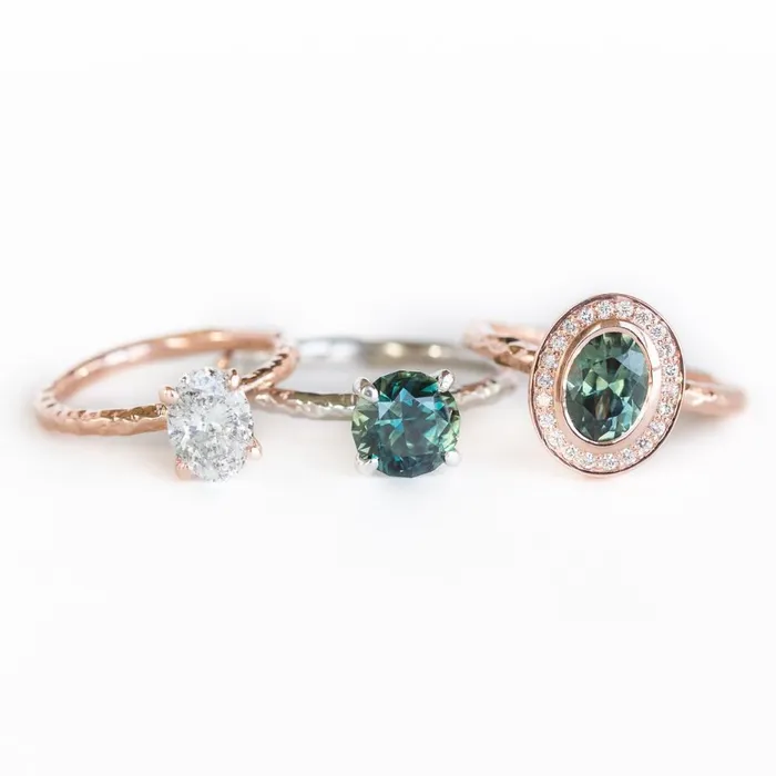 Rings Anueva Jewelry Oval Bezel Set 149ct Color Changing Teal Sapphire and Diamond Halo Engagement Ring 14k Rose Gold Evergreen Band
