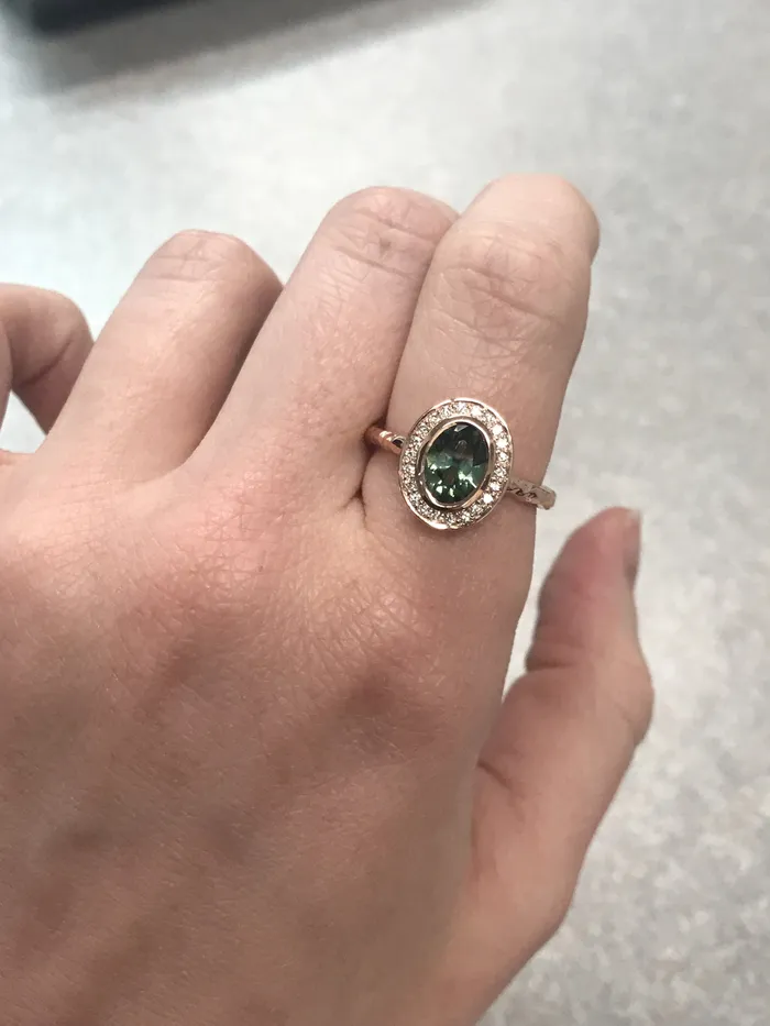 Rings Anueva Jewelry Oval Bezel Set 149ct Color Changing Teal Sapphire and Diamond Halo Engagement Ring 14k Rose Gold Evergreen Band