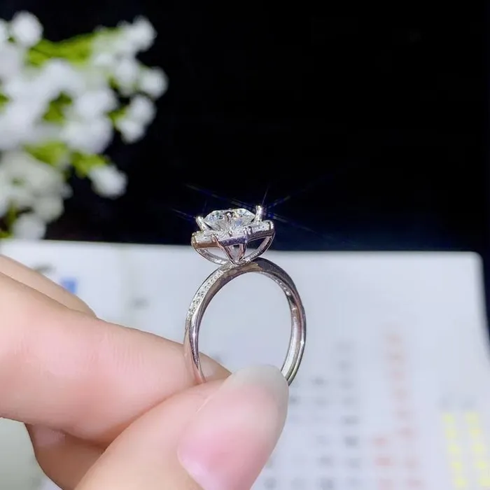 Rings Luxus Moissanite Rings Jewelry White Gold Plated Silver Halo Moissanite Trendy Engagement Ring 1ct Center Stone
