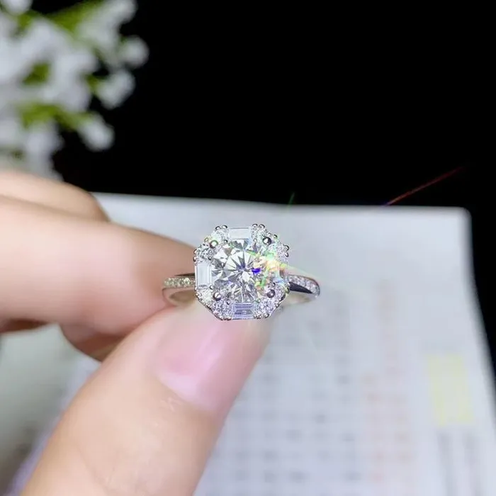 Rings Luxus Moissanite Rings Jewelry White Gold Plated Silver Halo Moissanite Trendy Engagement Ring 1ct Center Stone