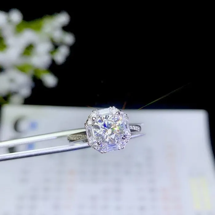 Rings Luxus Moissanite Rings Jewelry White Gold Plated Silver Halo Moissanite Trendy Engagement Ring 1ct Center Stone